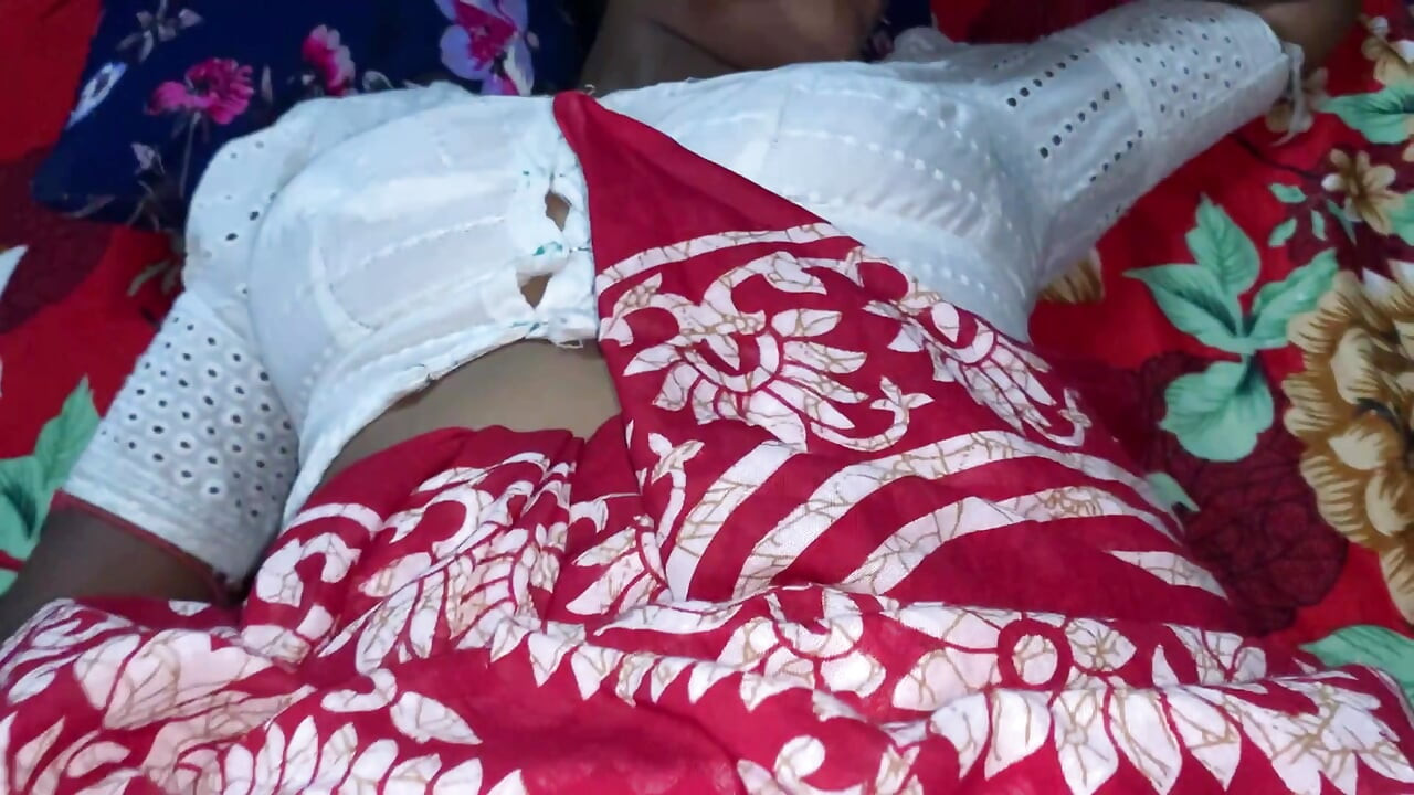 JANDA DESI TINGGAL DI SENDIRIAN KERABAT MEREKA MENIDURINYA, BHABI PANAS SEKS HARDCORE
