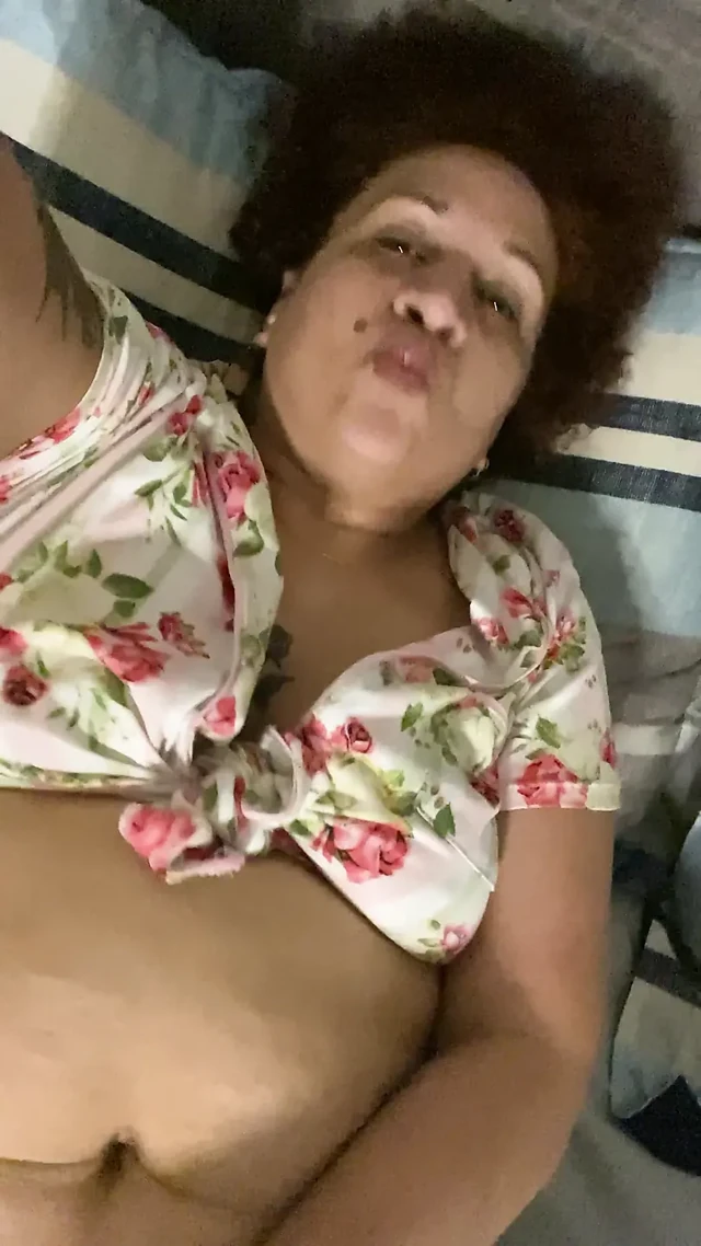 Happy Valentine this video is for all of you. I masturbated and I come like crazy.