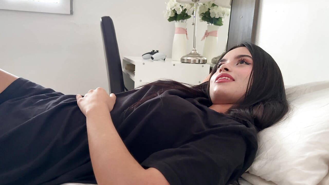 My Latina stepsister forgets her panties before the flight