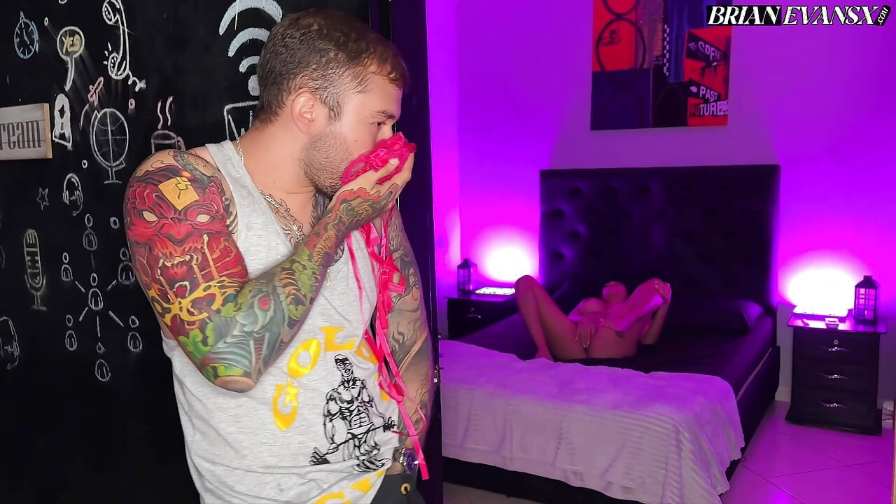 Real sex with Colombian college girl strawberry Carolondon in pink room - Brian Evansx