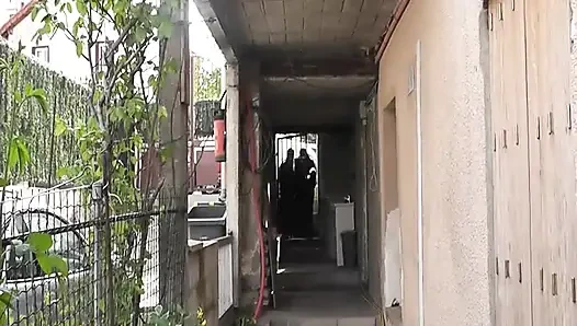 Даже Взрослая Женщина Трахается На Глазах У Своего Куколд-мужа