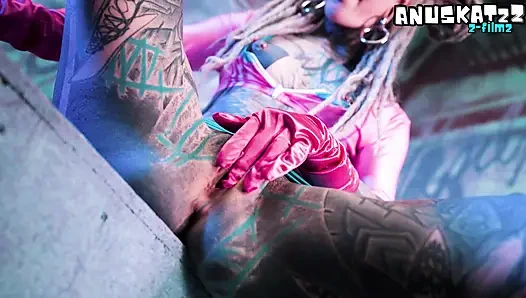 Dövmeli serseri genç kız her iki deliğe de büyük dildolar sokuyor - geniş anal mastürbasyon ve atm