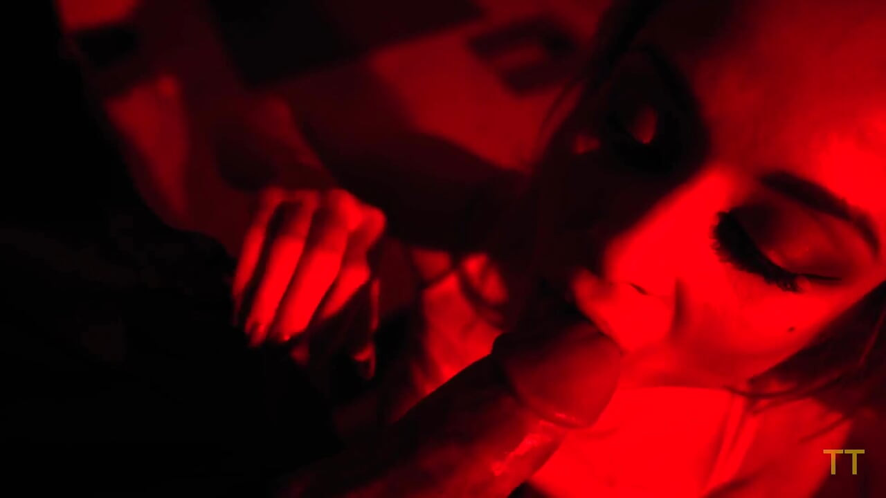 Crystal Rush & Teddy Taranface - Barbie met grote tieten op hete date met Ghostface