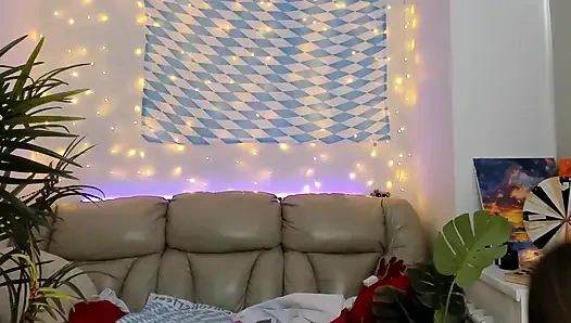 Menampar payudaramu sangat menyakitkan. tapi demi bosnya dia siap untuk melakukan apa pun