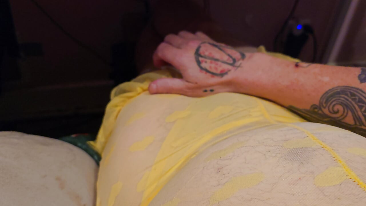 Seksikkäät keltaiset alusvaatteet