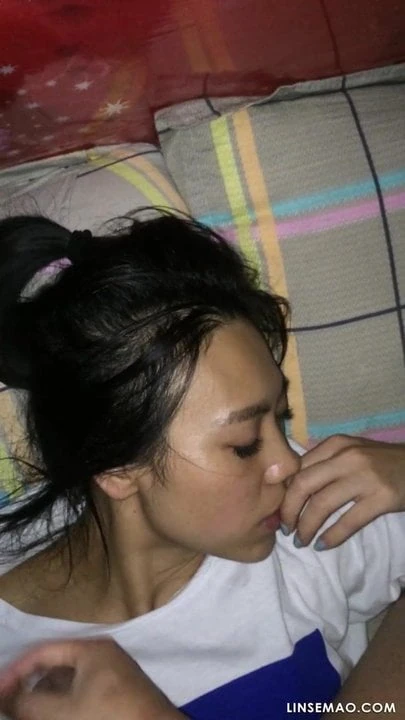 Cum on my wife's face, she is the boss in her office