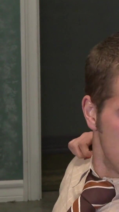 Die zwei frechen büro-brünette lockten jeden aus dem büro, um einen dreier zu beginnen | Clip 1