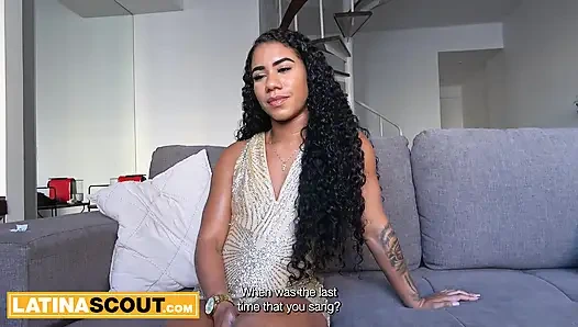 Amateur-zimthaut brasilianerin ausgezogen und geritten in falschem vorstellungsgespräch