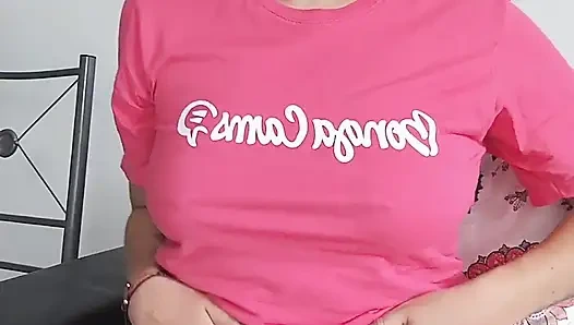 Ich berühre mich selbst sehr heiß, während arbeiter draußen sind