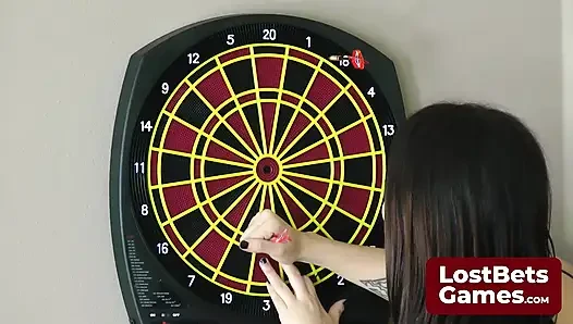Stars unerfahrenheit mit einem strap-on macht das spiel aufregend