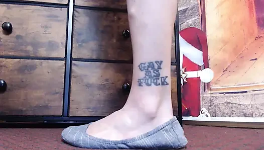 Gri bale düz orta yaşlı seksi kadın ayakkabı oyunu
