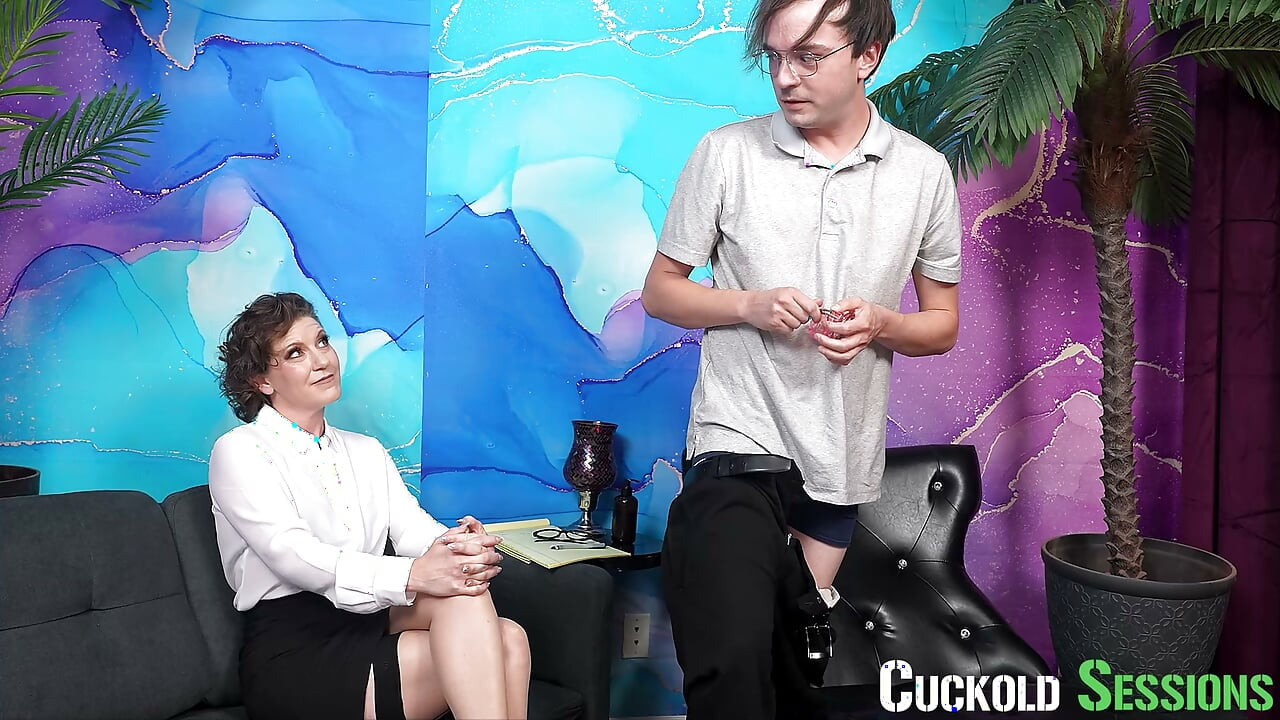 CUCKOLD SESSIONS - Ashley Edmonds gjør pasient til hanrej med okse