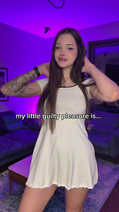 Good schoolgirl shows what she has under her skirt