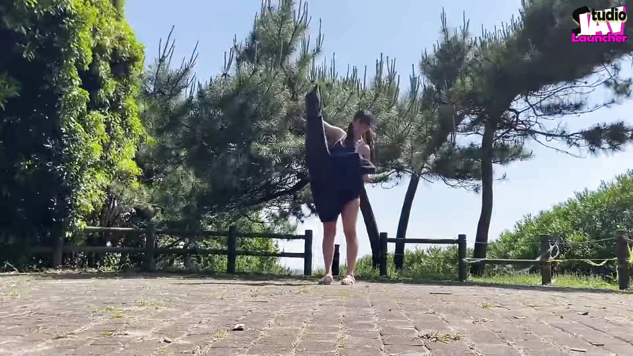 Public Self-play - a True Ona-girl Records Her Quiet Peak on a City Walk Chapter-4