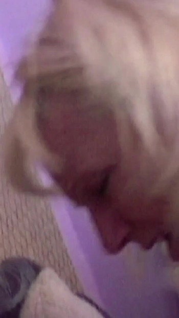 Snažan trenutak iz "Starog glupog i moli da svrši, nestašna američka porno scena 5"