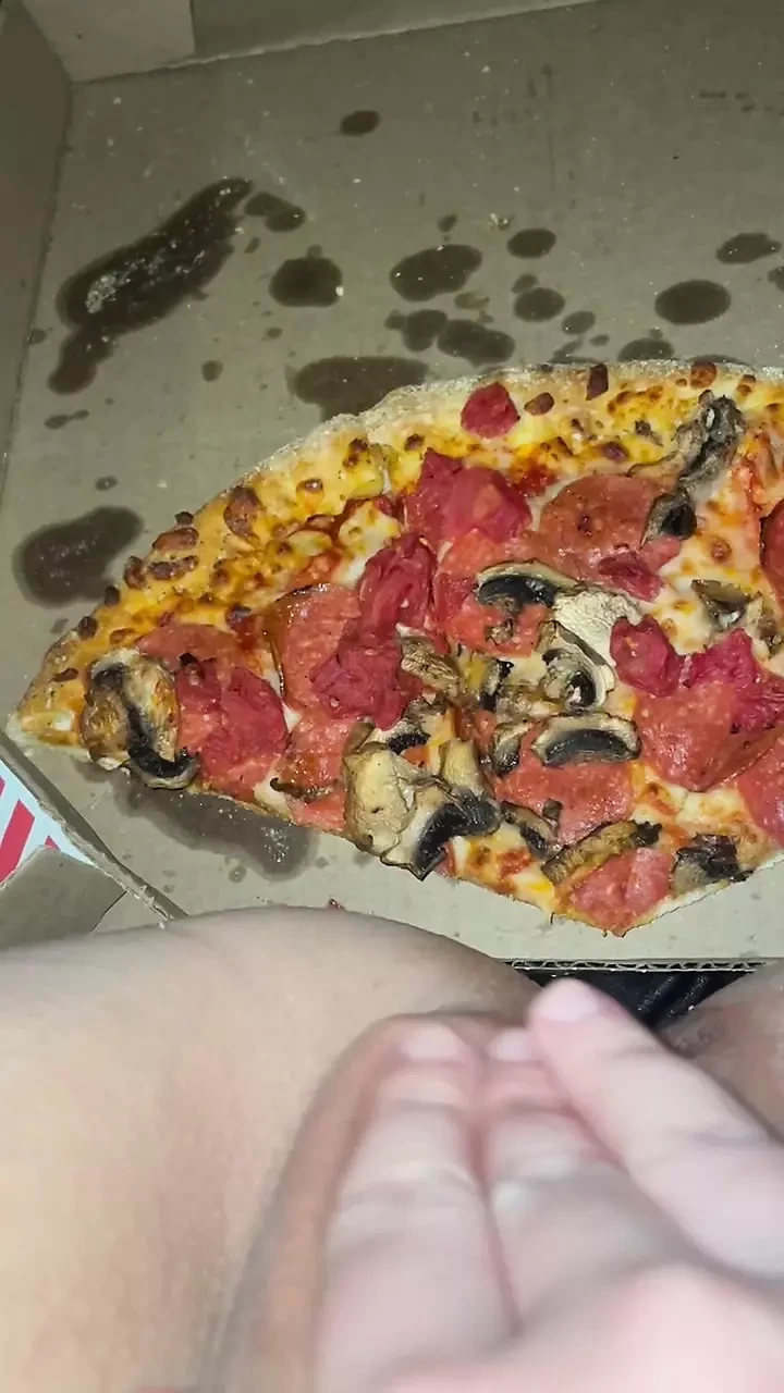 PIZZA TEEN MASTURBATION -KINKY FOOD FETISH-FEMALE WEIRD ARAB PORN-REAL ORGASM- AMATEUR- ARABIAN SNOWWHITE-USA LOS ANGELES 2025 G