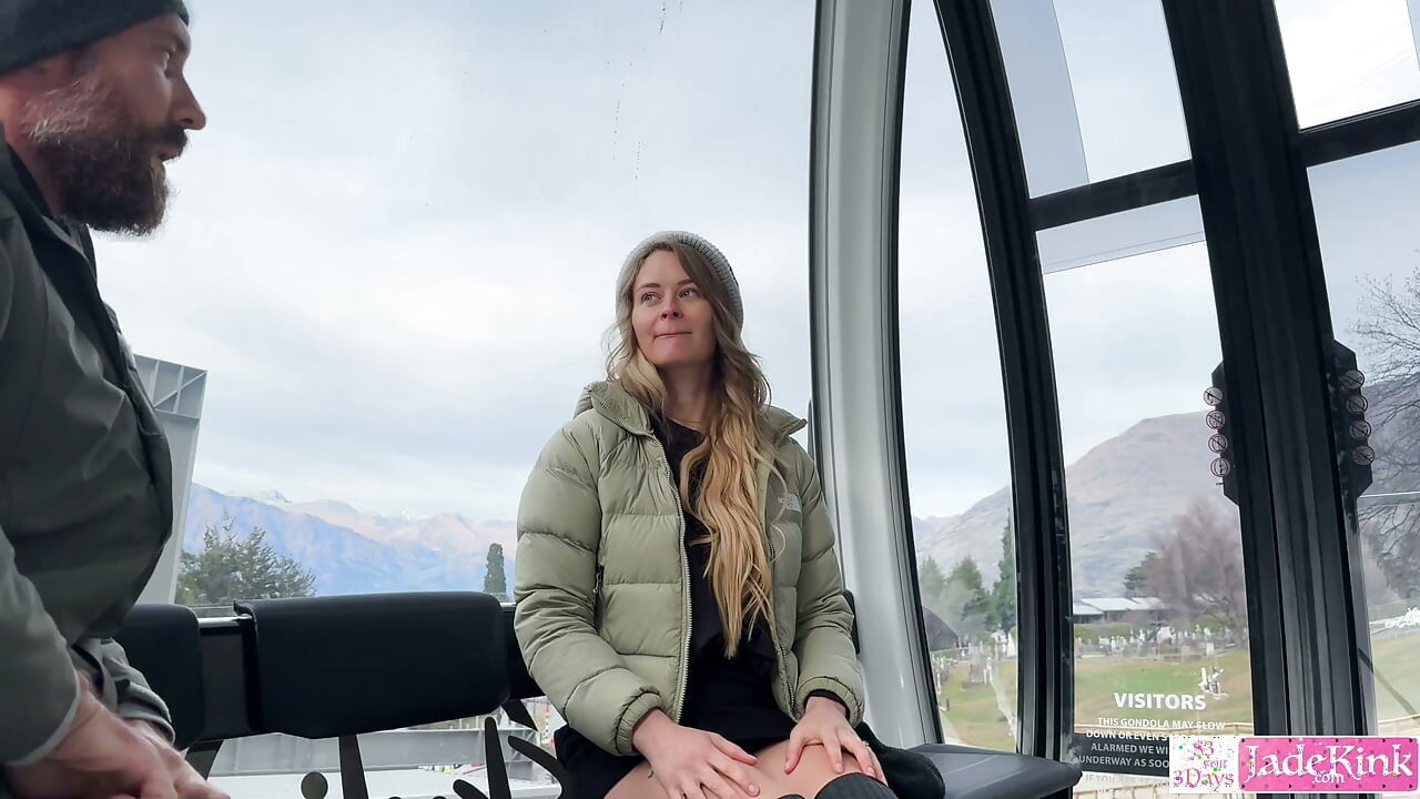 Pretty Girl Gondola Ride Blowjob