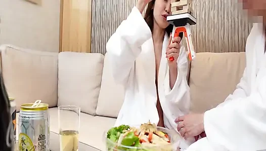 Hotel Rush. İlk saniyeden itibaren kontrolü eline alıyor