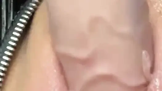 BBW latexhure schreit und bittet dich, ihre enge fotze zu strecken, bevor du in sie kommst