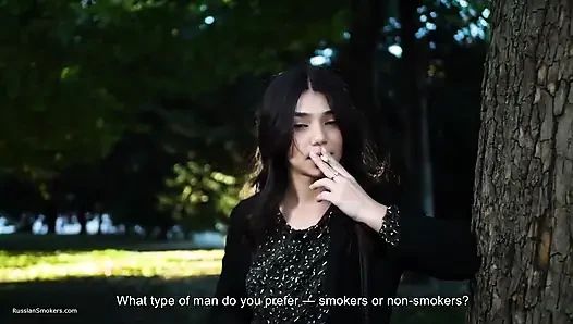 Zarina ile sigara içme röportajı