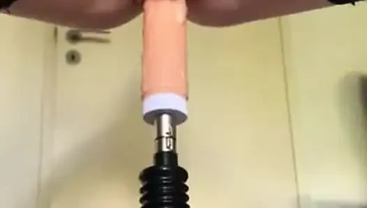 Скачка на дилдо стоя