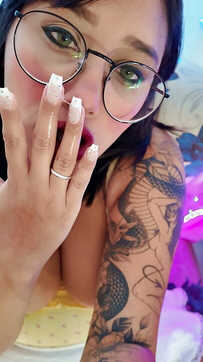 Une demi-sœur excitée te taquine pour la baiser