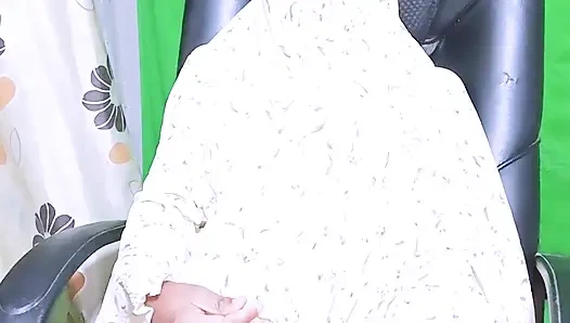 Hijabi Queen. Muslim Girl showing her Asshole and Fingering wearing Hijab.