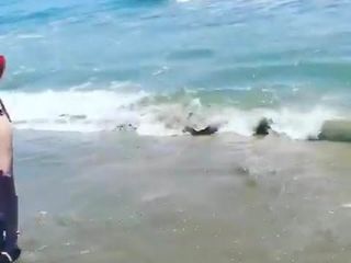 Nina Bott im Bikini am Strand