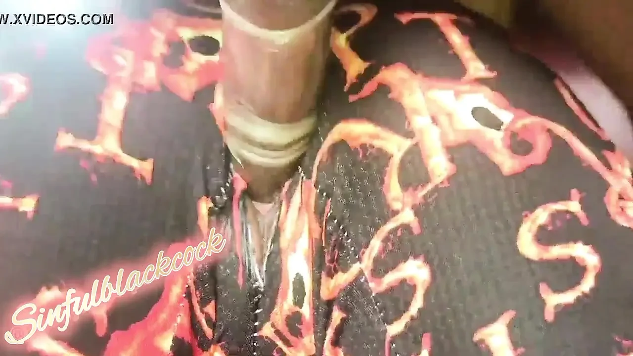 Wardrobe Stuck with Ebony Bitch