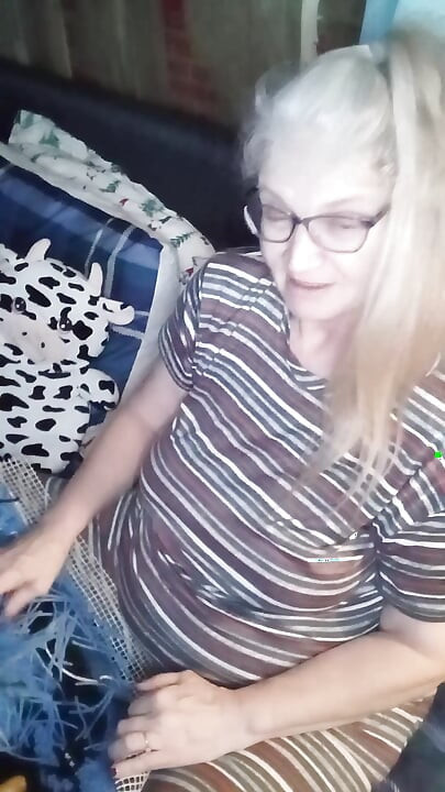 Hot BBW Momma Takes Care Of Her Beautiful Pussy!