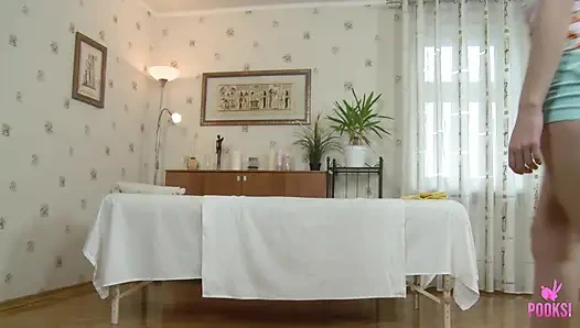 Идеальное тело Sienna получает VIP-массаж Ноя!