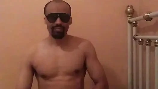 Buraya meraktan geldin ama en samimi sırrımı keşfetmek için sonuna kadar kalabilirsin.