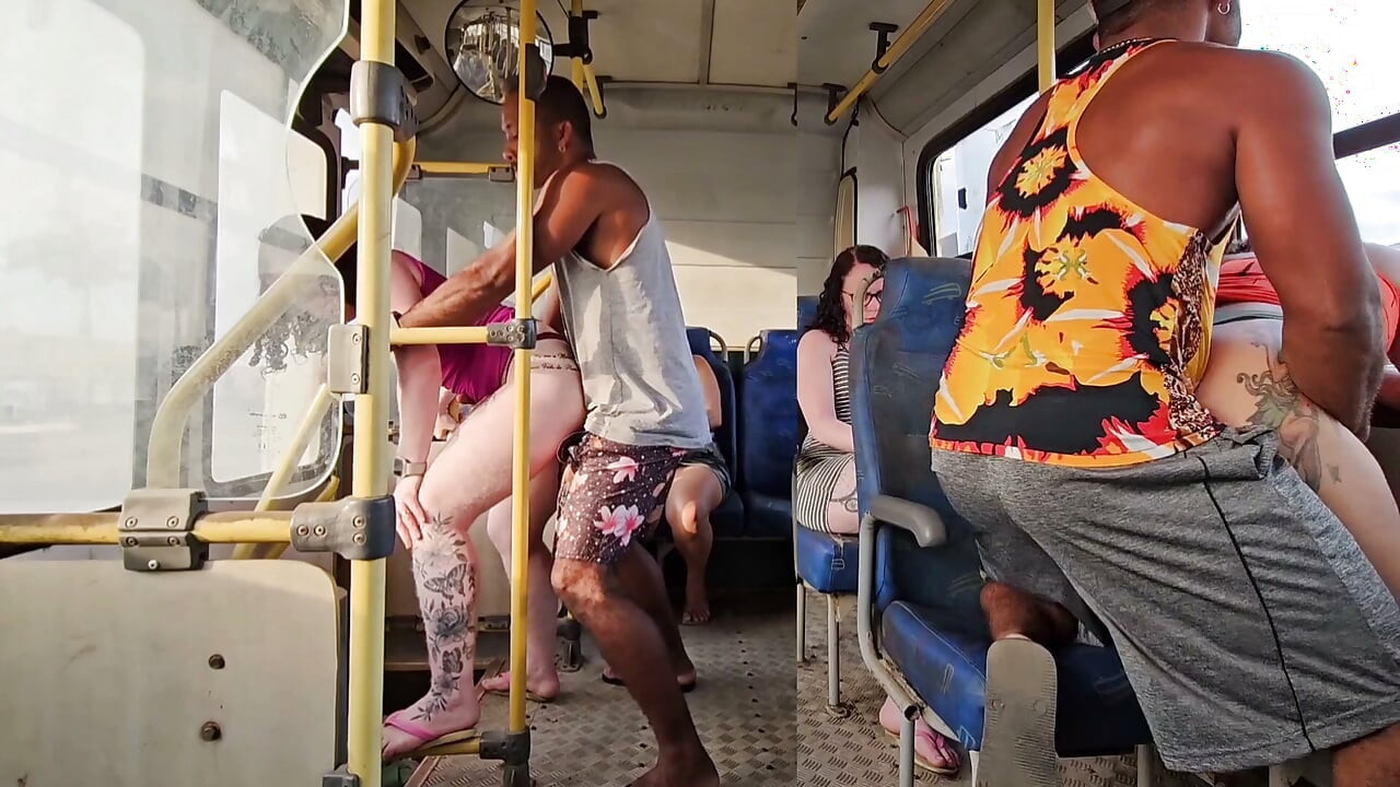 A FOST MULTĂ CEARTĂ ÎN TIMPUL CĂLĂTORIEI CU AUTOBUZUL, DOUĂ CUPLURI FĂCÂND SEX