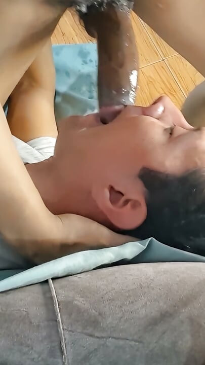 Deepthroat mọng nước không ngừng
