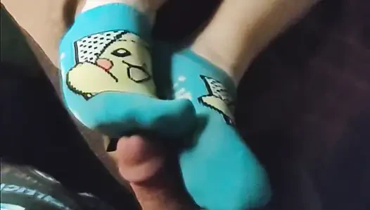 Seksi pokemon ayak bileği çorapla mastürbasyon çorapla ayakla muamele ve hello kitty çorapla mastürbasyon