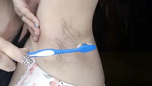 Kıllı koltuk altı yakın çekim yağlanmış taraklı