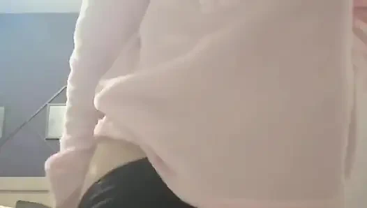 Соблазняю тебя игрой с киской, и сжимаю игрой с моей задницей