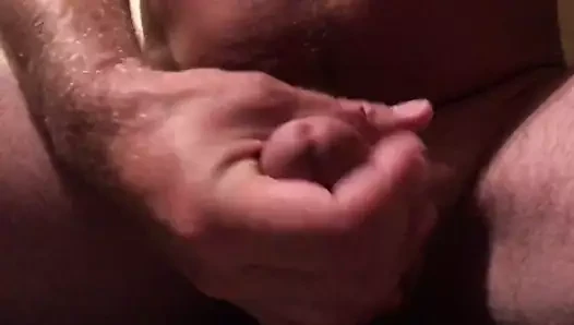 Boşalmak için mastürbasyon yapıyor
