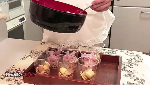 Mai oginos intensiver japanischer teen blowjob führt zu hardcore-sex-session