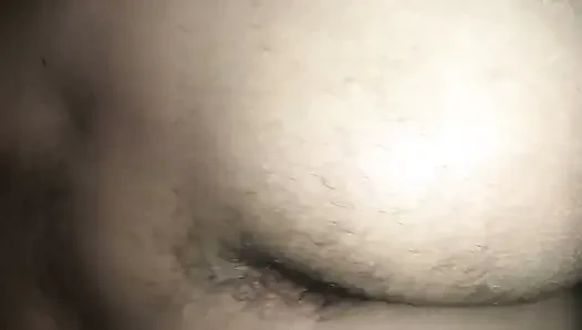 Hintli kadın ışıkları söndürerek seks yapıyor