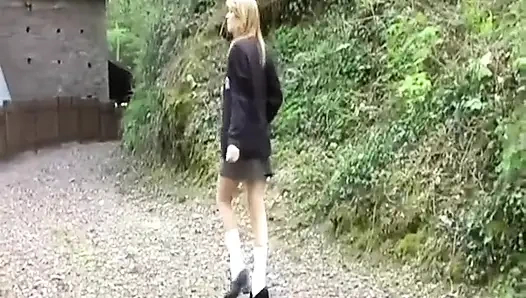 Walk 2 başrolde Ashleigh Mckenzie