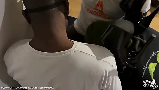 Неверная мачеха получает три черных члена XXL, двойное проникновение, очень жесткое