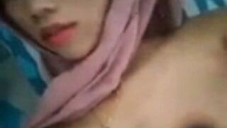 Мусульманка-мусульманка в любительском видео