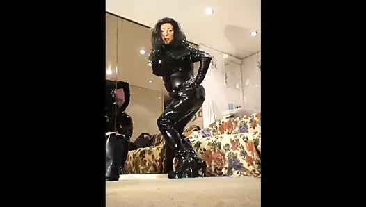 RoxiRetroInLackSuit