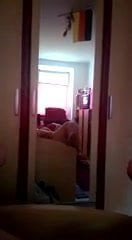 Devojka se igra sa svojom pičkom