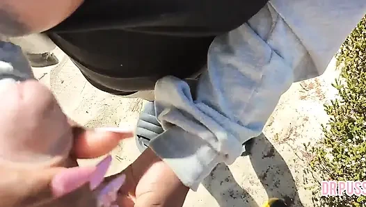 Hamile kadın kocası tarafından terk ediliyor ve plajda bir yabancıya tüm alana kadar haberi olmadan mastürbasyon yapıyor