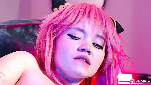 Foxy süße anime-schlampe rebecca Nikson gibt sich einen orgasmus mit einem dildo