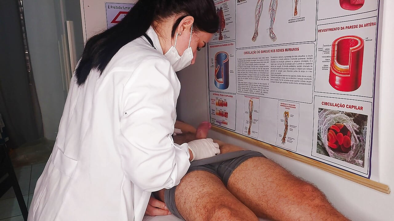Bệnh nhân đã cương cứng trước mặt y tá