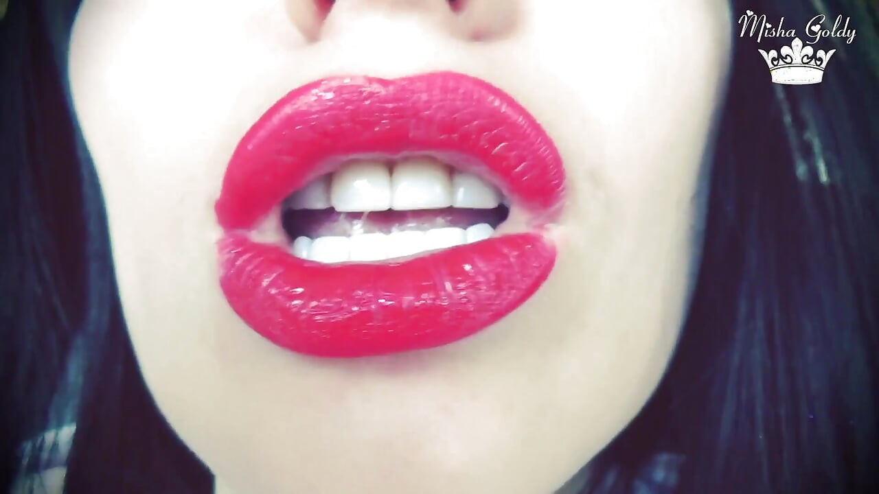 Delicioso labios rojos se burlan de