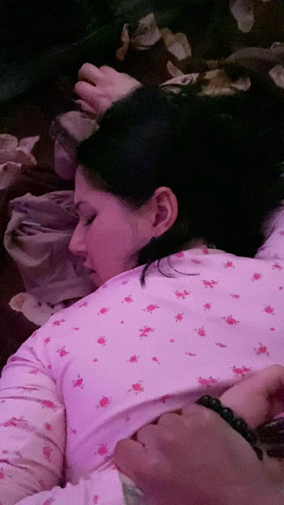 Kız evde değilken bir arkadaşını siktim